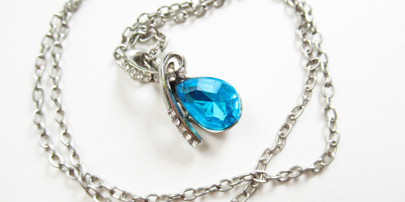 Opal Pendants That Capture Light, Emotion, and Timeless Beauty