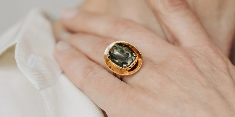 A Refined Expression of Beauty Through Peridot Rings